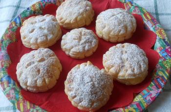 Sfogliette ripiene di crema pasticcera